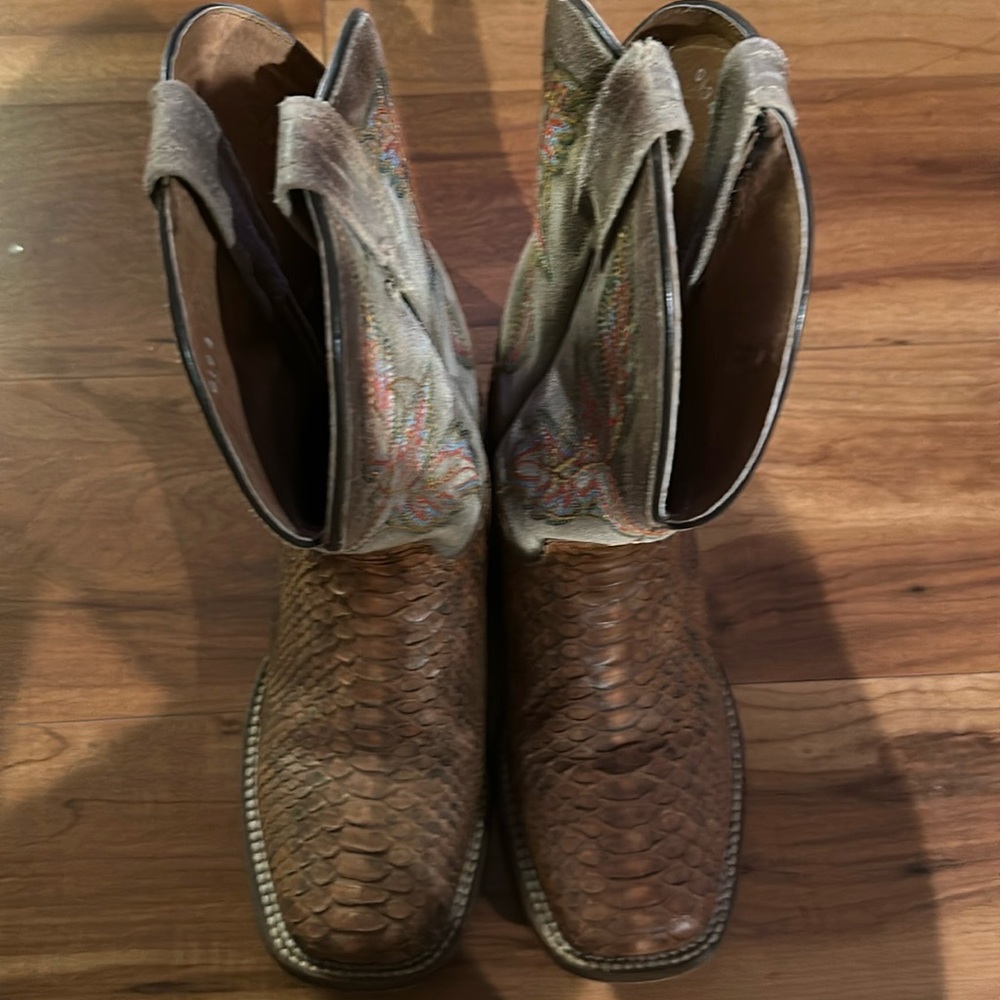 Danpost python boots size 9